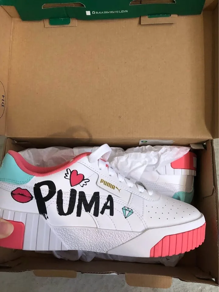 Brand New Shoes in Box size 6 image indicator(2)