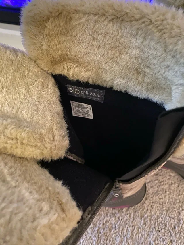 Merrell Snow Boots -Sized 8. #Cleanout image indicator(3)