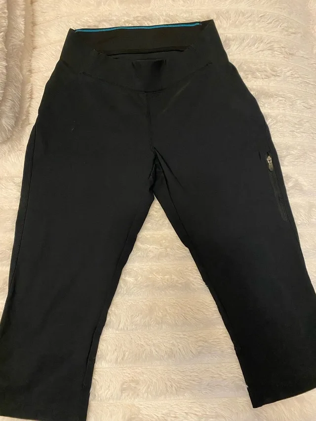 #Cleanout  Columbia Omni- Shield Advanced Repellency Capri - XS image indicator(2)