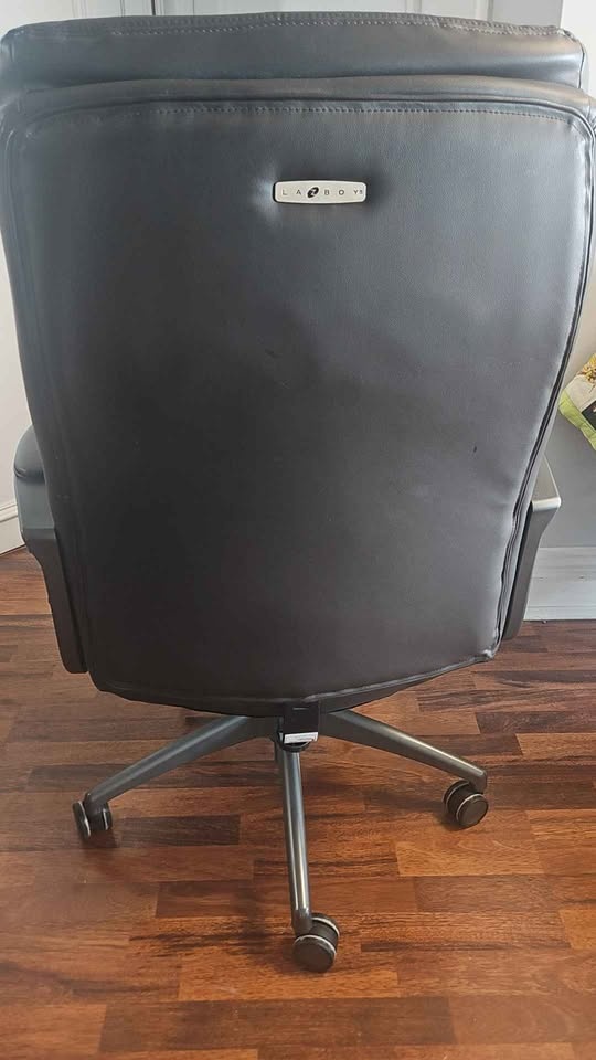 Lazboy Calix Executive Office Chair #cleanout - photo 3