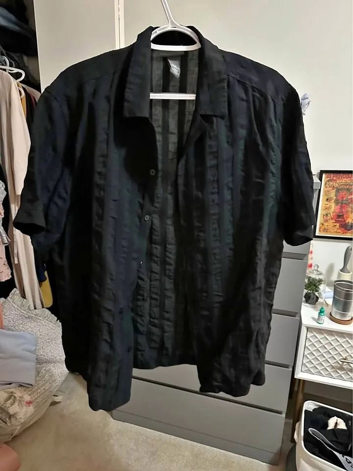 H&M Men’s Black Button Up Shirt