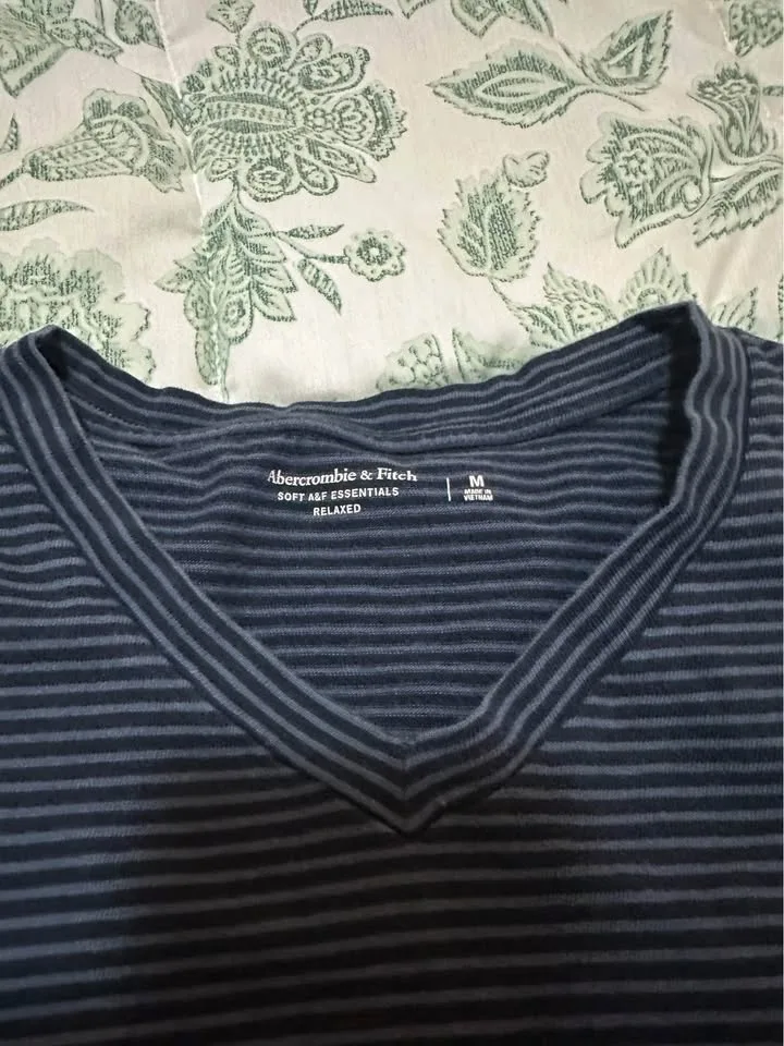 Mens T-Shirts/Polo/Shorts - Abercrombie, H&M, Banana Republic image indicator(2)