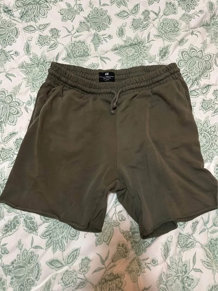 Mens T-Shirts/Polo/Shorts - Abercrombie, H&M, Banana Republic image indicator(7)