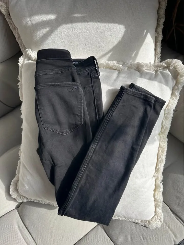 Women’s Banana Republic, Hollister Black Jeans & Shorts image indicator(4)