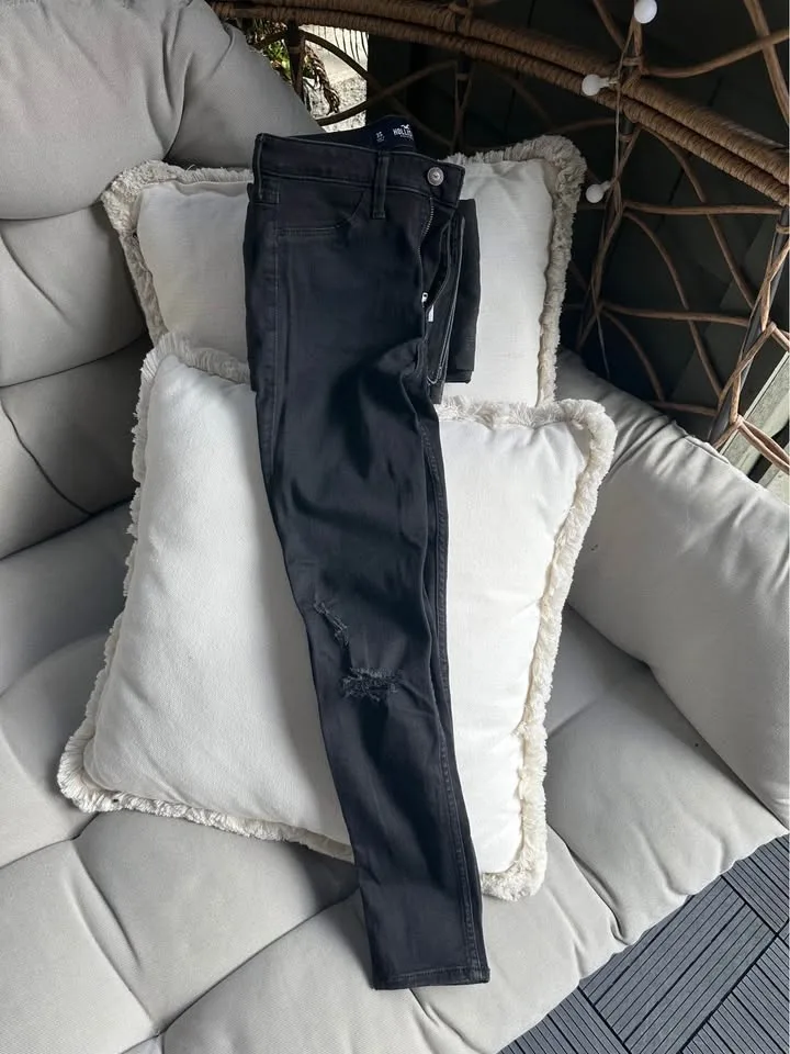 Women’s Banana Republic, Hollister Black Jeans & Shorts image indicator(5)