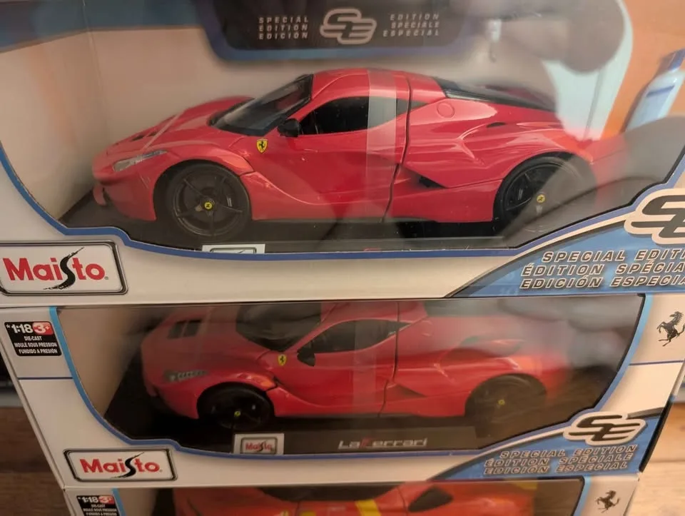 LaFerrari - 1:18 Diecast Model image indicator(2)