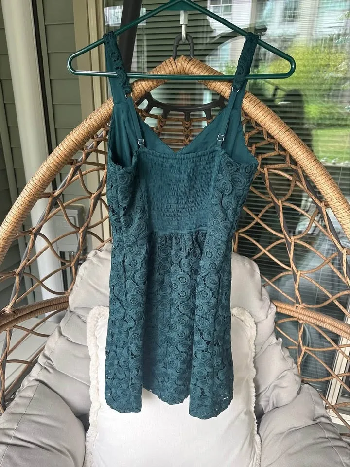 Dark Green Lace Dress image indicator(2)