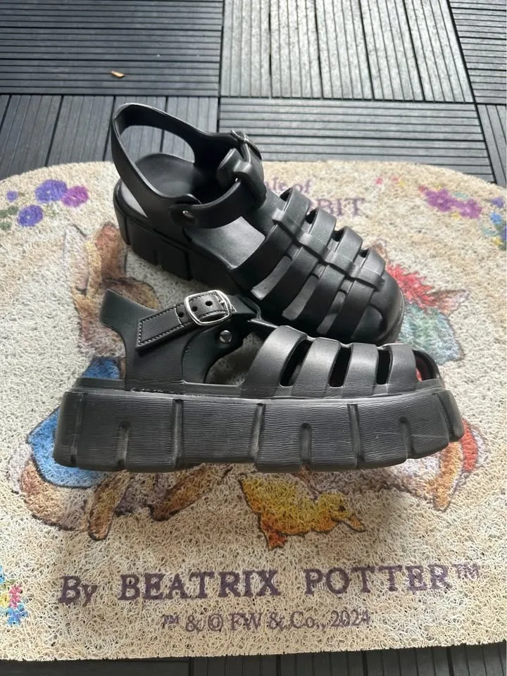 Chunky Black Sandals- NEW! image indicator(2)