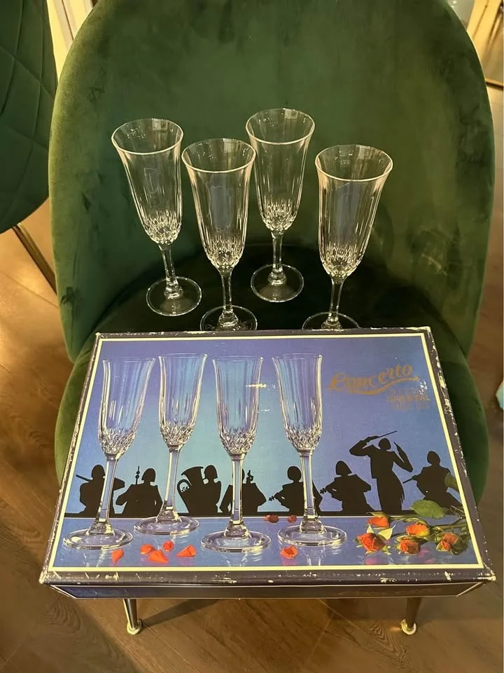 Vintage Crystal Champagne Glasses 🥂 image indicator(3)