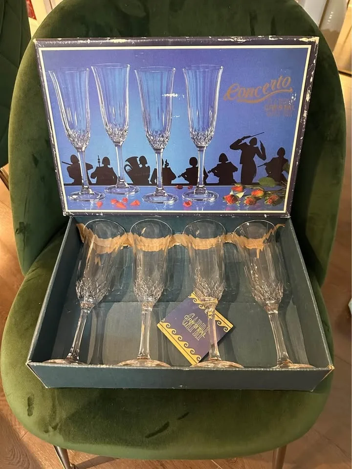 Vintage Crystal Champagne Glasses 🥂 image indicator(4)