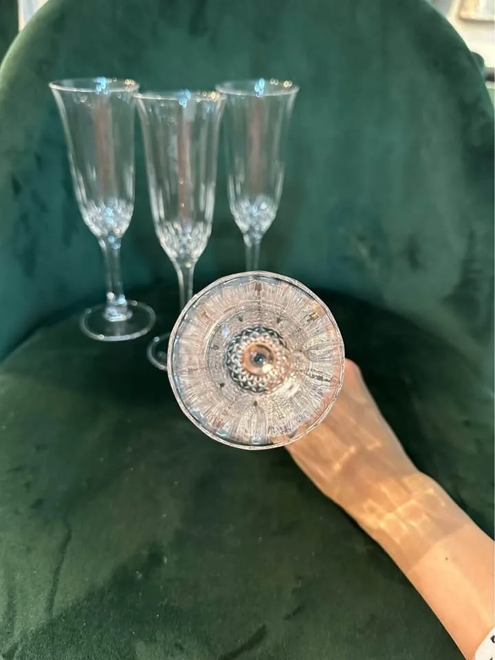 Vintage Crystal Champagne Glasses 🥂 image indicator(6)