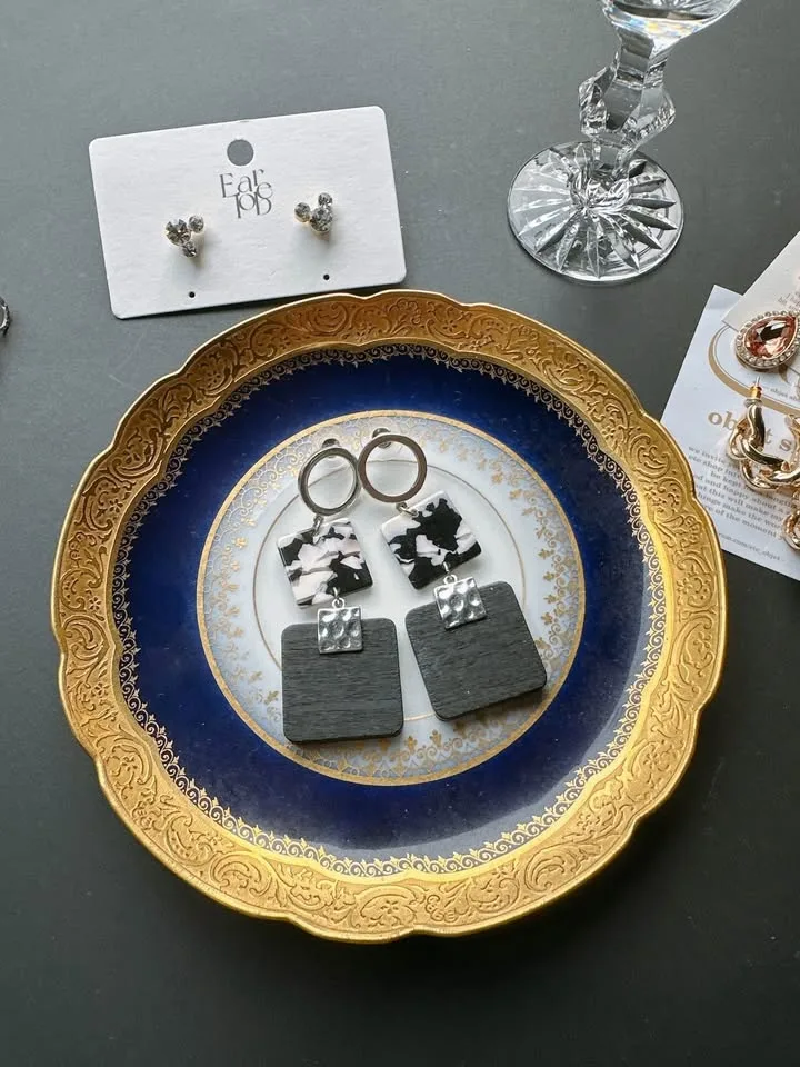 Beautiful vintage trinket dish & jewelry! image indicator(8)