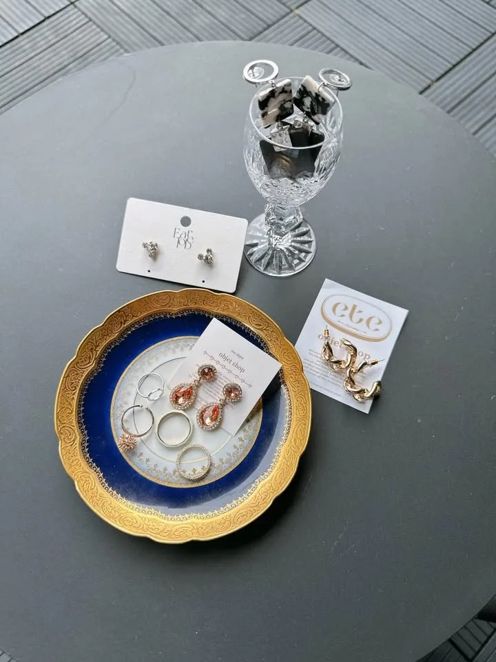 Beautiful vintage trinket dish & jewelry! image indicator(9)