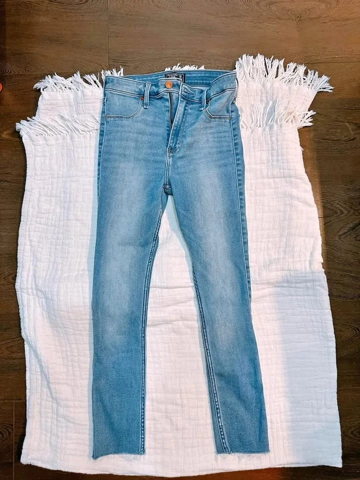 Abercrombie high rise Jeans- NEW