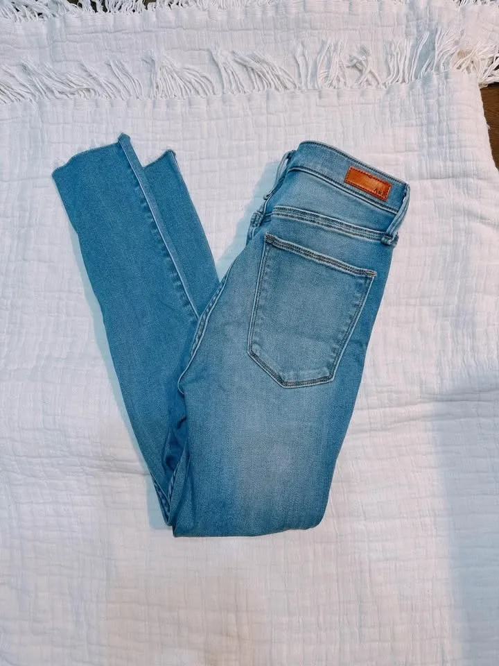 Abercrombie high rise Jeans- NEW image indicator(3)