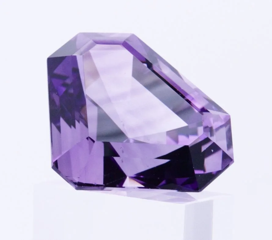 102.32 carat Fancy Cut Purple Amethyst image indicator(8)