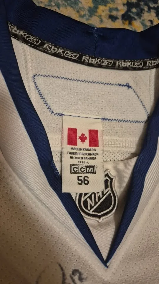 Reebok Canucks Away MiC Jersey Signed 2010-11 image indicator(4)