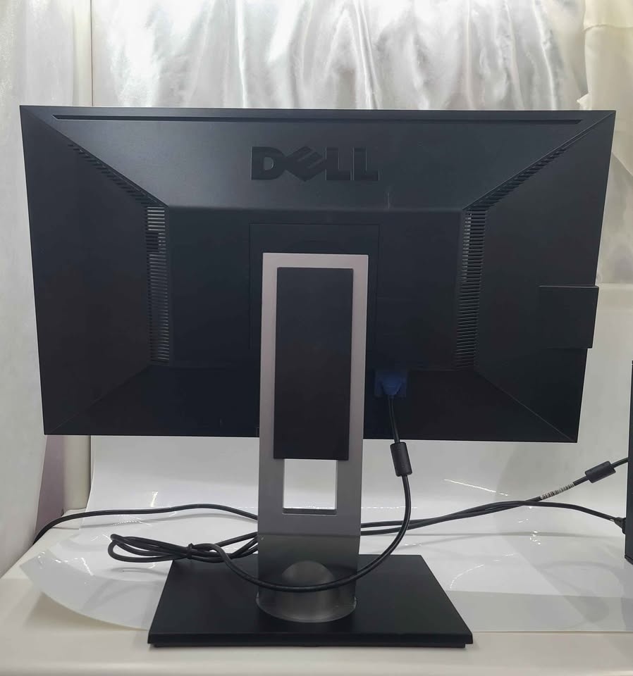 Dell P2411Hb 24” LED Monitor – Excellent Condition - photo 4