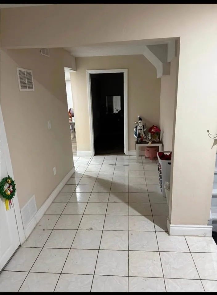 2 bedroom, 1 bath- legal basement image indicator(5)