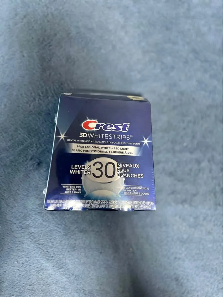 Crest 3D Whitestrips Professional White + LED Light Kit thumbnail