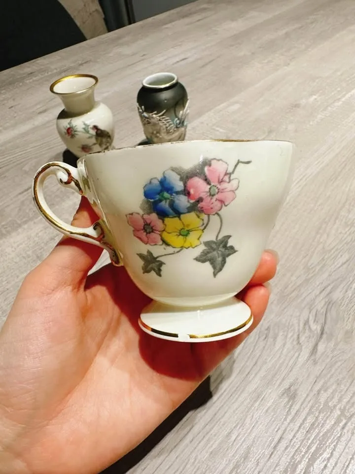 Vintage RARE mini vases & Foley Teacup image indicator(4)
