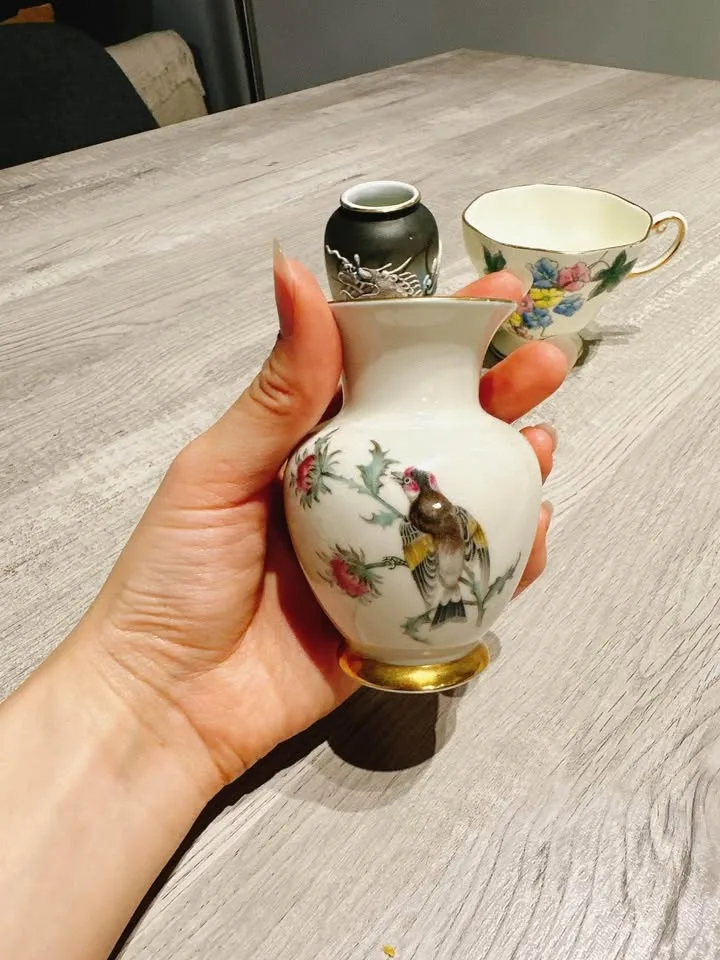 Vintage RARE mini vases & Foley Teacup image indicator(5)
