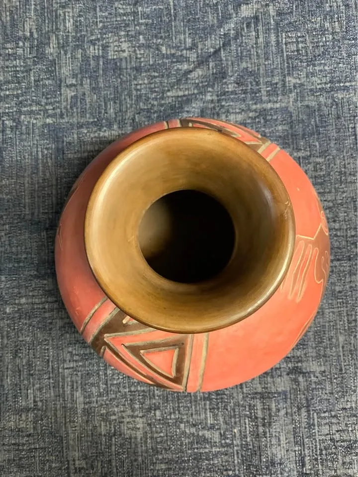 Pottery Vase -Julio Flores Chulucanas PERU image indicator(4)