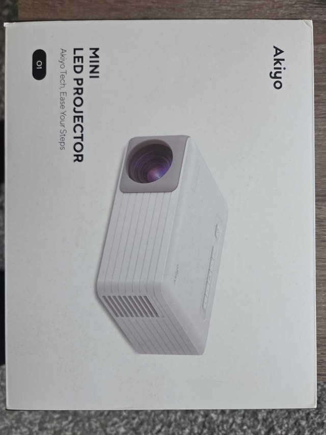 AKIYO Mini LED Projector – White – Used ONCE