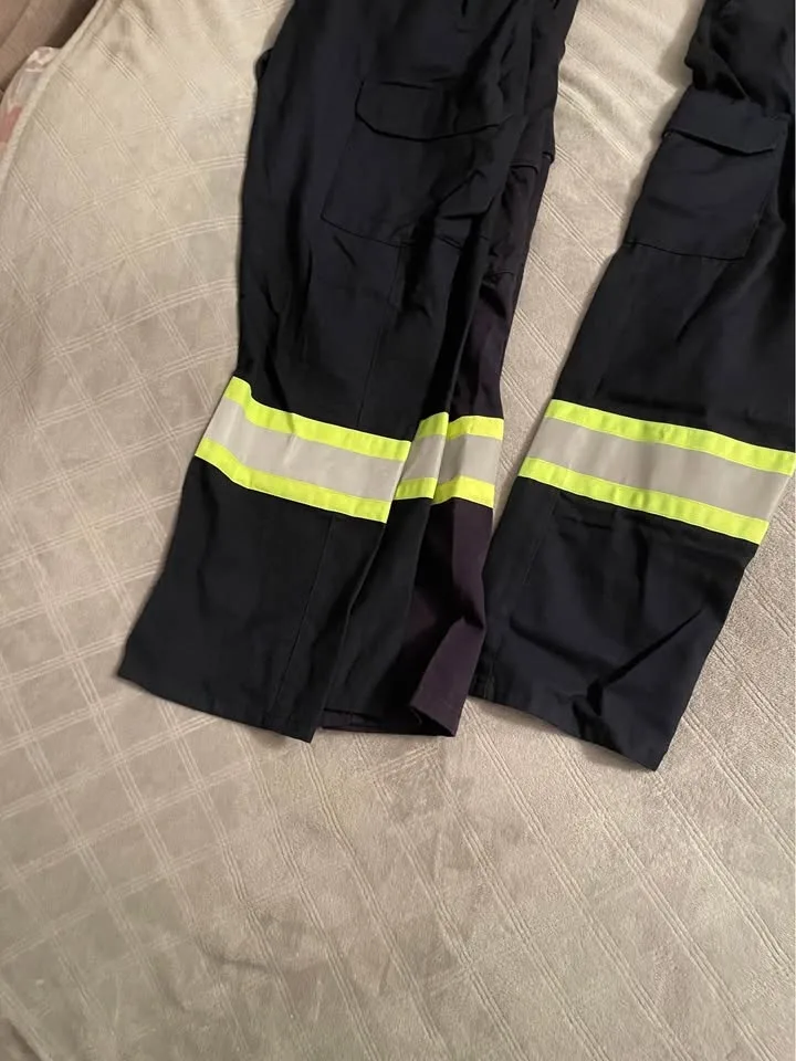Hi-vis work pants image indicator(2)