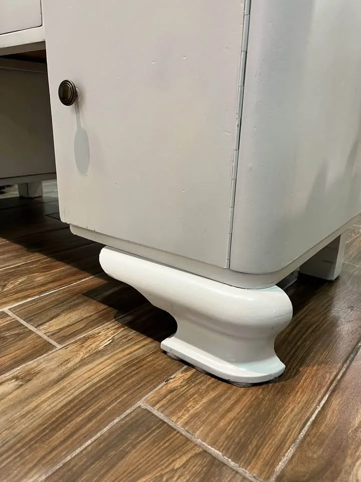 ✨ White Vanity / Makeup or Styling Station with Mirror – Solid W image indicator(3)