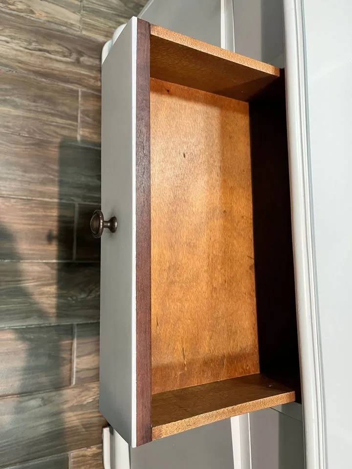 ✨ White Vanity / Makeup or Styling Station with Mirror – Solid W image indicator(5)