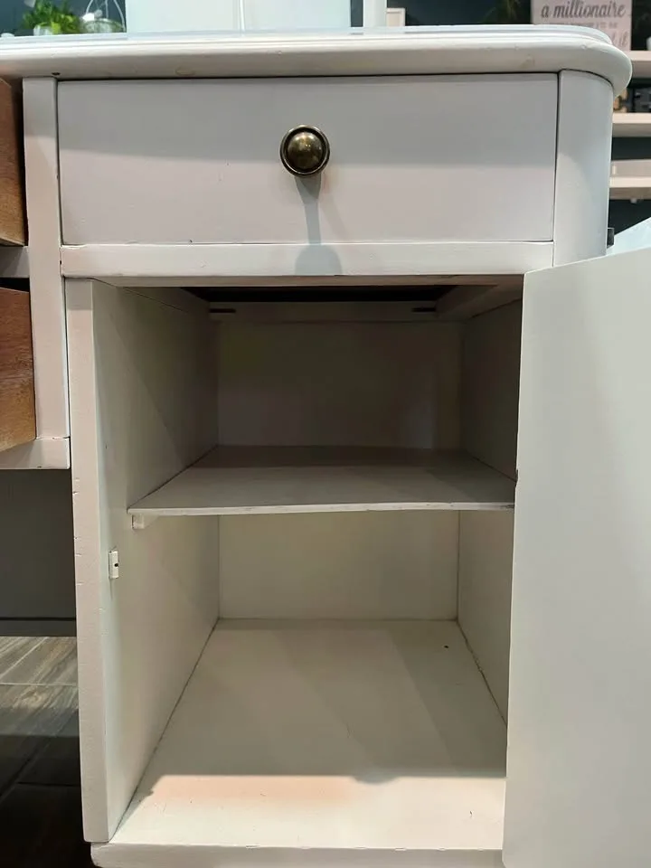 ✨ White Vanity / Makeup or Styling Station with Mirror – Solid W image indicator(7)