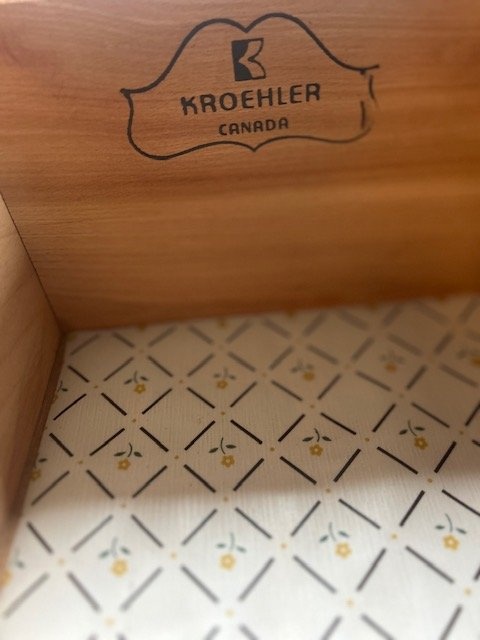 Kroehler Dresser with Trifold Mirror - photo 2
