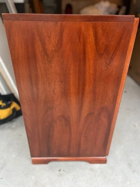 Kroehler Dresser with Trifold Mirror image indicator(3)