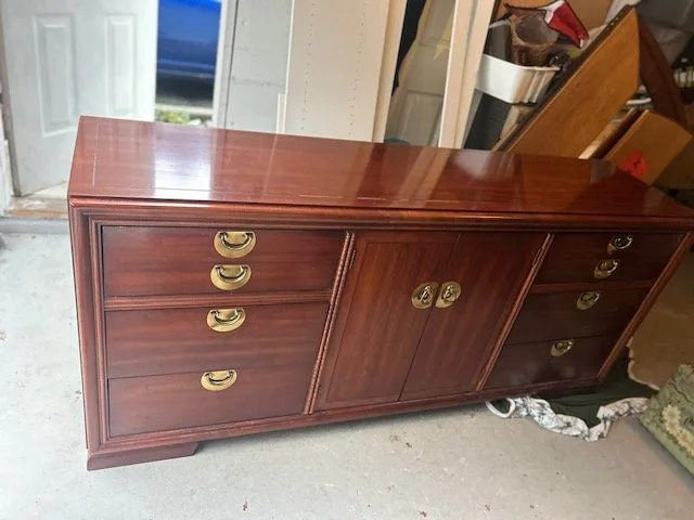 Kroehler Dresser with Trifold Mirror image indicator(4)