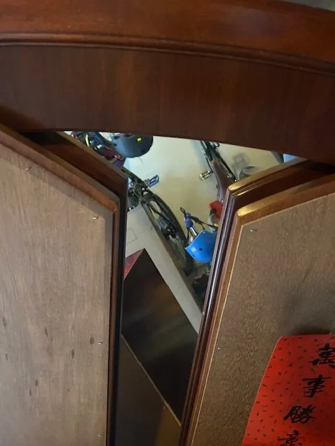 Kroehler Dresser with Trifold Mirror image indicator(5)