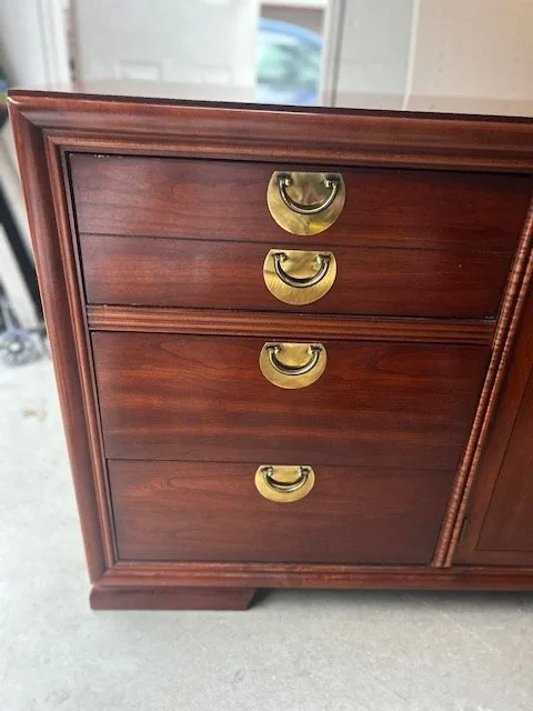 Kroehler Dresser with Trifold Mirror image indicator(6)
