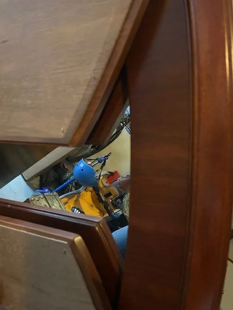 Kroehler Dresser with Trifold Mirror image indicator(7)