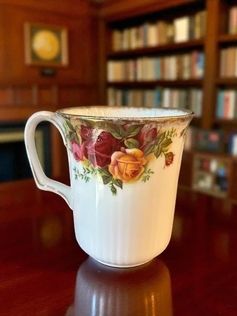 Royal Albert Old Country Roses - Various Pieces image indicator(8)