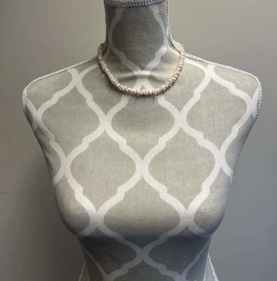 Shell Chip Necklace – Vintage Pink & Cream Beach Boho Choker image indicator(9)