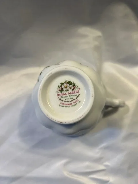 Royal Albert Christmas Rose Trio image indicator(4)