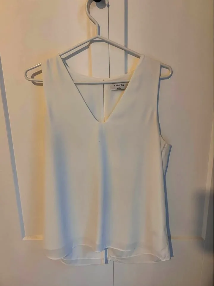 White silk BABATON flowy, sleeveless blouse