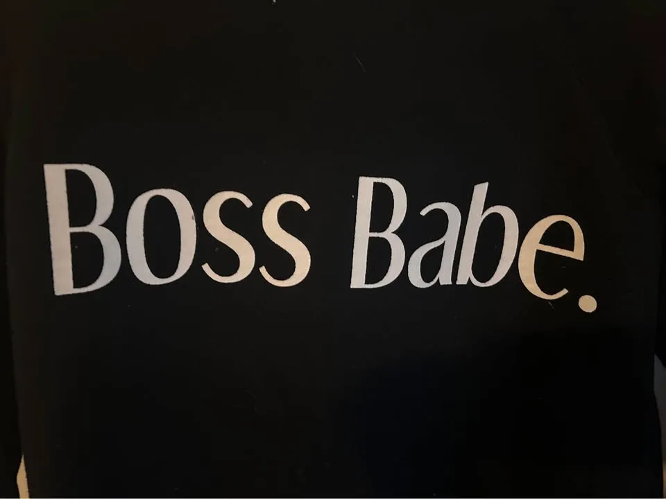 Brunette the label “Boss Babe” sweater image indicator(2)