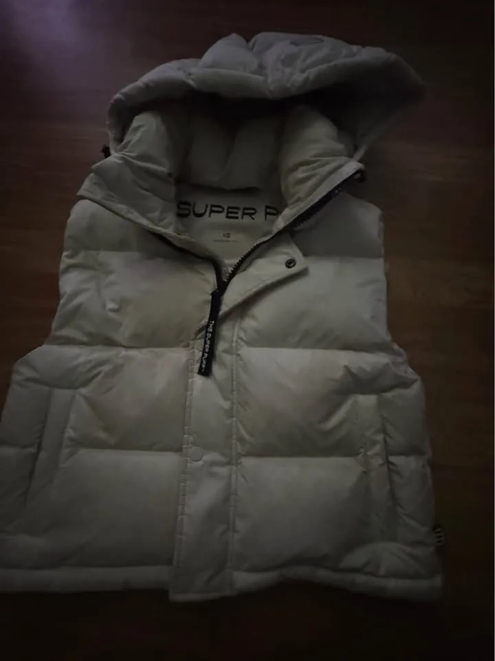 Aritzia "The Super Puff" jacket. XS image indicator(2)