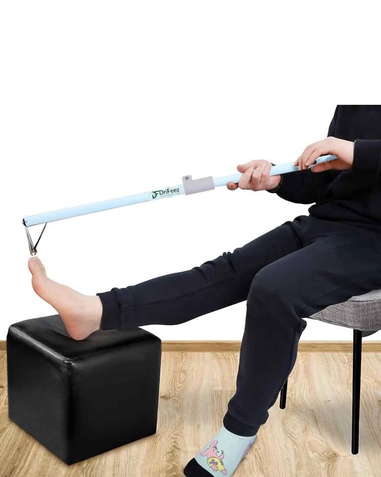 Long handle toenail clippers