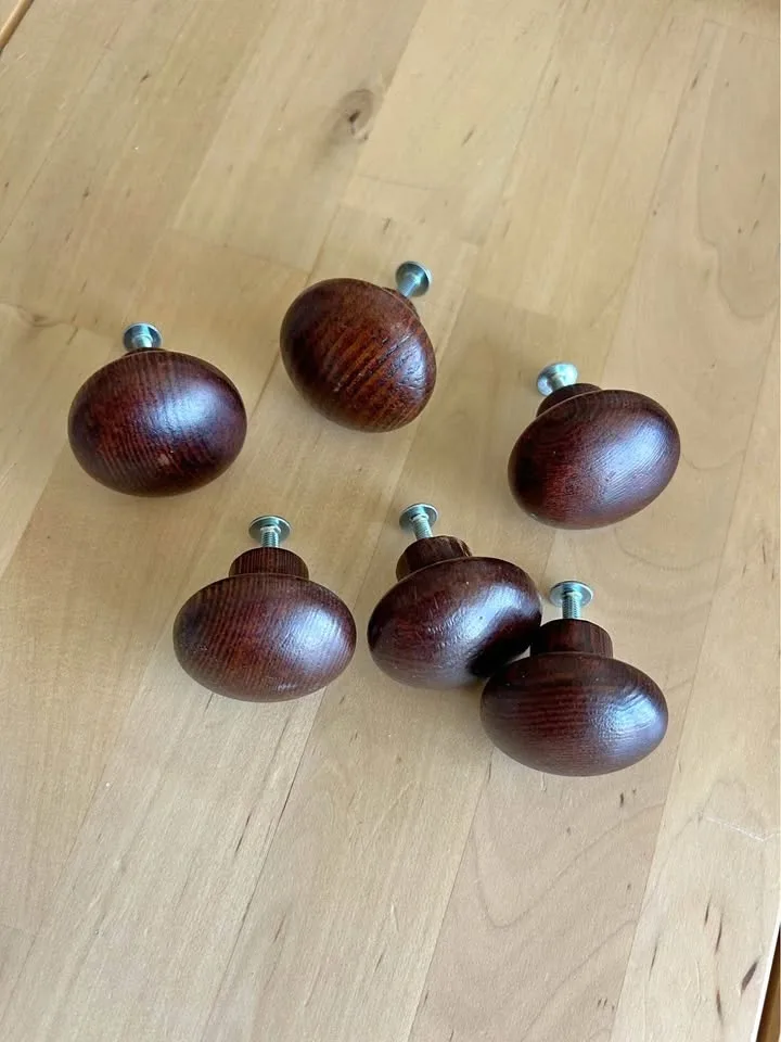 Wooden knobs with screws