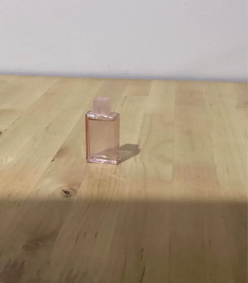 Burberry perfume image indicator(2)