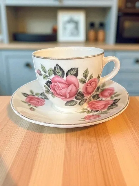 Vintage Porcelain Teacups and Plates; Empire England image indicator(4)