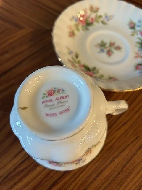 Royal Albert Moss Rose Teacup and Saucer image indicator(2)