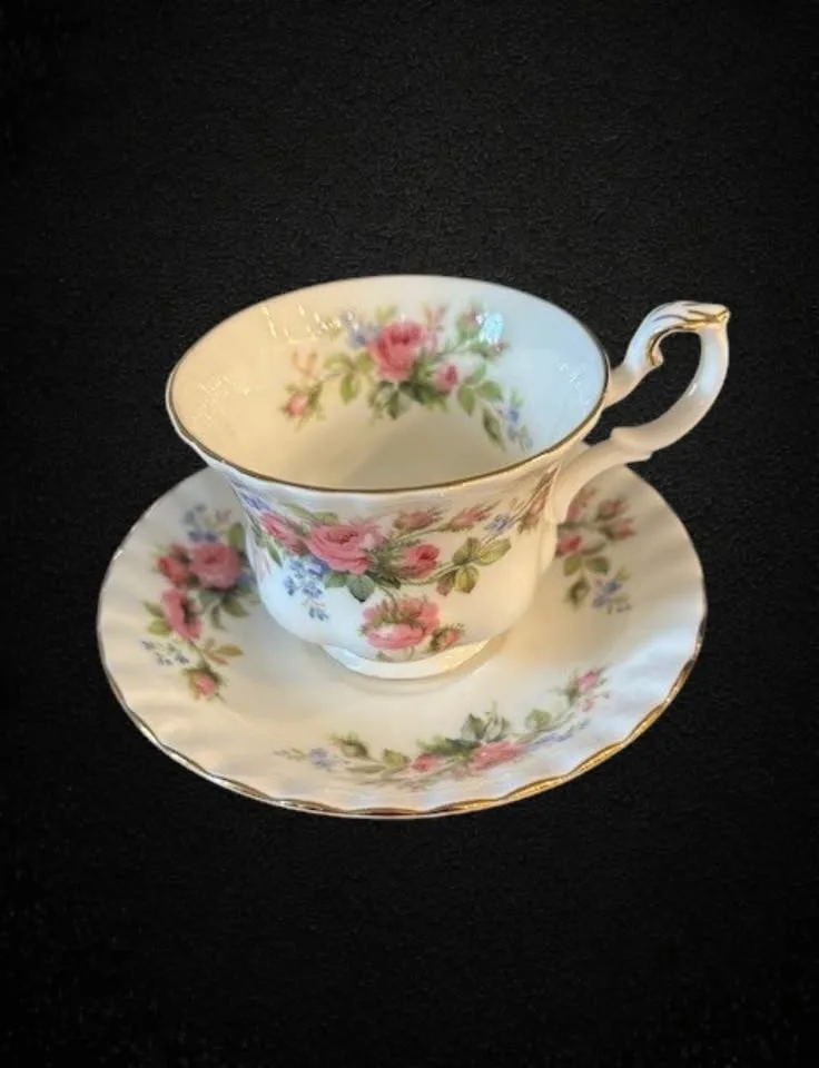Royal Albert Moss Rose Teacup and Saucer image indicator(7)